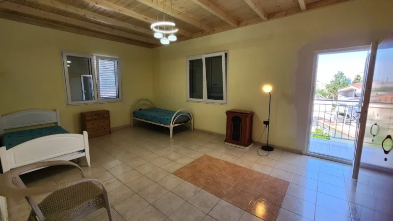Tirane, jepet me qera apartament 3+1+Ballkon Kati 4, 163 m² 650 € (Prane shkolles Viktor Hygo)