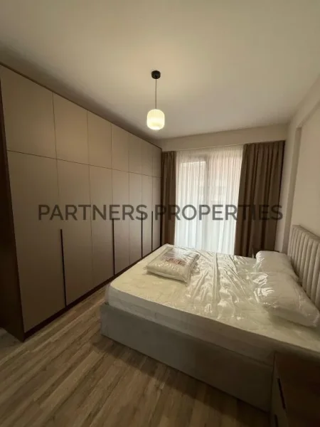Tirane, jepet me qera apartament 1+1+Ballkon Kati 5, 65 m² 500 € (kompleksi urban gate , astir)