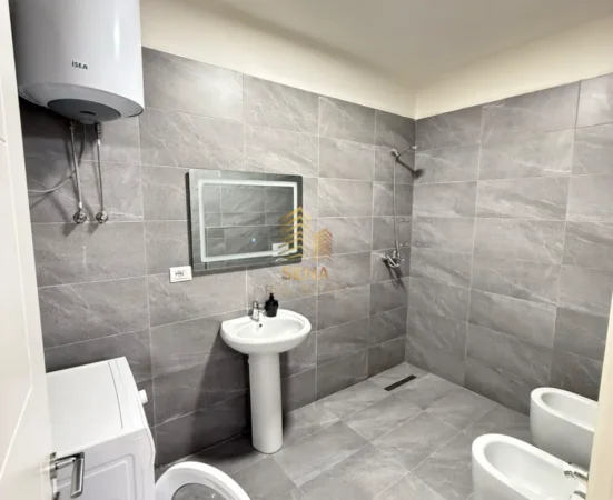 Tirane, jepet me qera apartament 1+1+Ballkon Kati 9, 65 m² 450 € (Astir-Kompleksi Jolla)