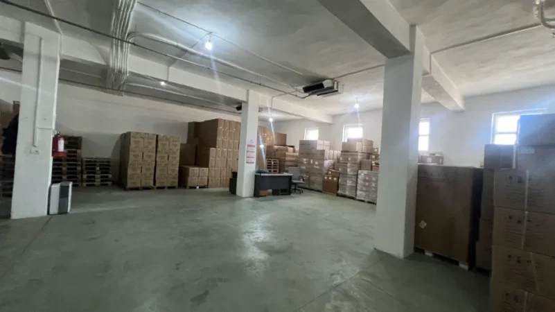 Tirane, jepet me qera zyre Kati 2, 400 m² 850 € (fresku , linze)