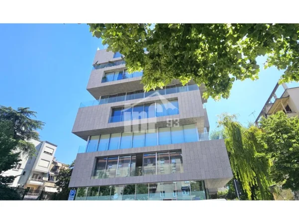 Tirane, jepet me qera zyre Kati 1, 35 m² 1200 Euro (WEST RESIDENCE, PRANË PRESIDENCËS)