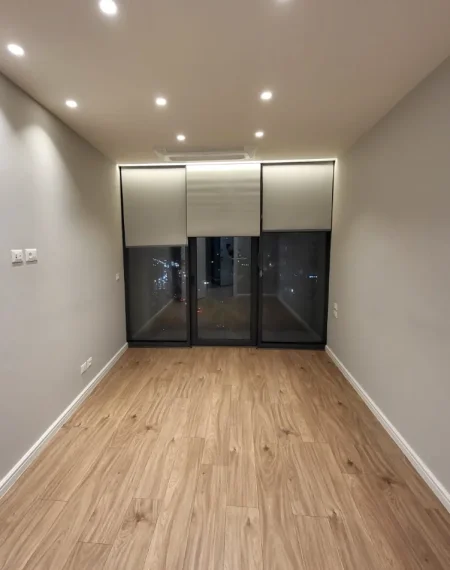 Tirane, jepet me qera zyre , 100 m² 1.400 € 