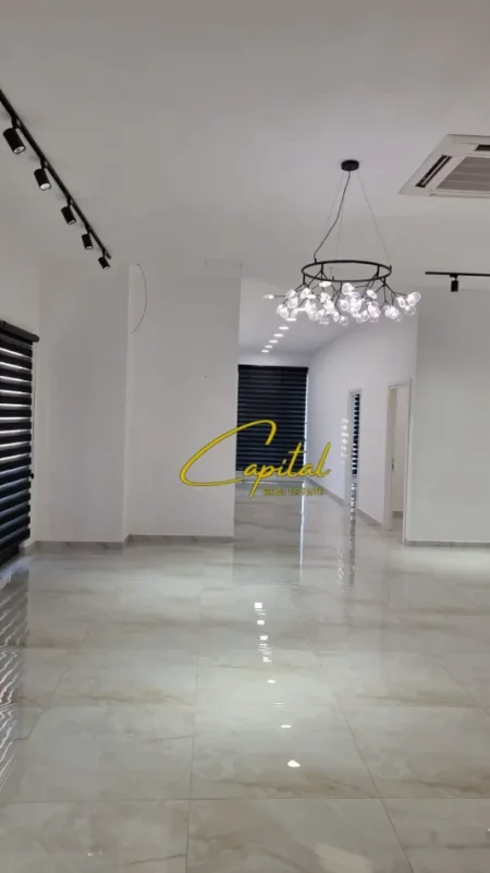 Tirane, jepet me qera ambjent biznesi Kati 1, 227 m² 3.200 € (KOMPLEKSI FARMACIA 10)