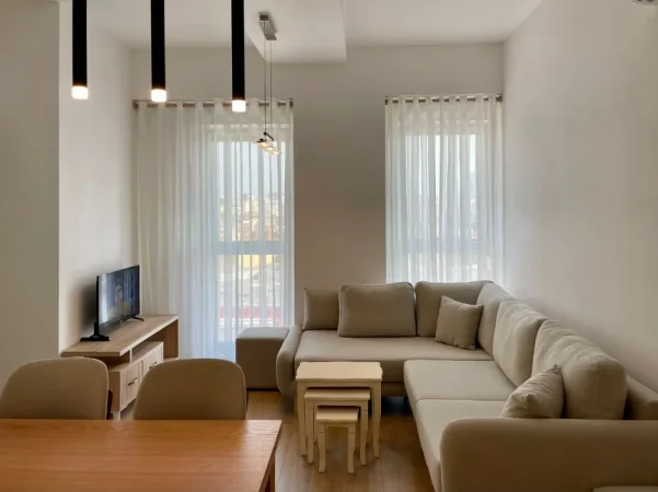 Tirane, jepet me qera apartament 1+1+Ballkon Kati 10, 550 € (Rruga Siri Kodra)