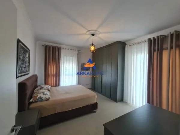 Tirane, jepet me qera apartament 3+1+Ballkon Kati 2, 128 m² 850 € 