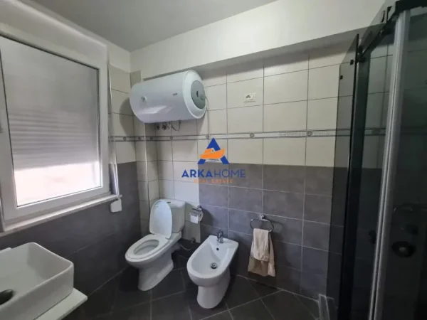 Tirane, jepet me qera apartament 3+1+Ballkon Kati 2, 128 m² 850 € 
