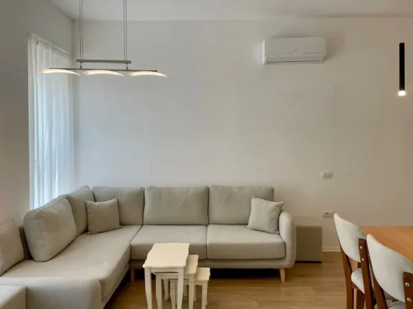 Tirane, jepet me qera apartament 1+1+Ballkon Kati 10, 550 € (Rruga Siri Kodra)