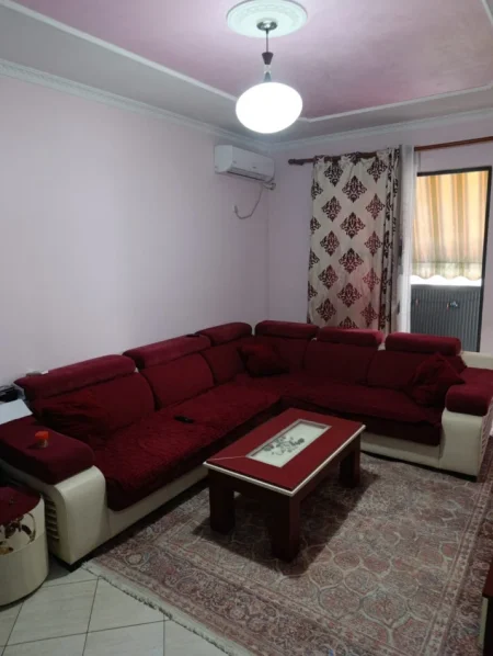 Tirane, jepet me qera apartament 1+1 Kati 2, 70 m² 450 € (Rruga 5 Maji)
