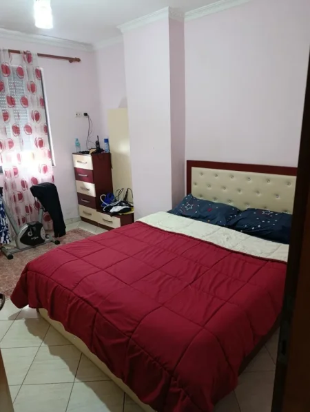 Tirane, jepet me qera apartament 1+1 Kati 2, 70 m² 450 € (Rruga 5 Maji)