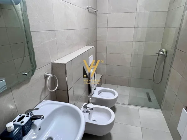Tirane, jepet me qera apartament 1+1+Ballkon Kati 3, 65 m² 520 € (KODRA E DIELLIT)