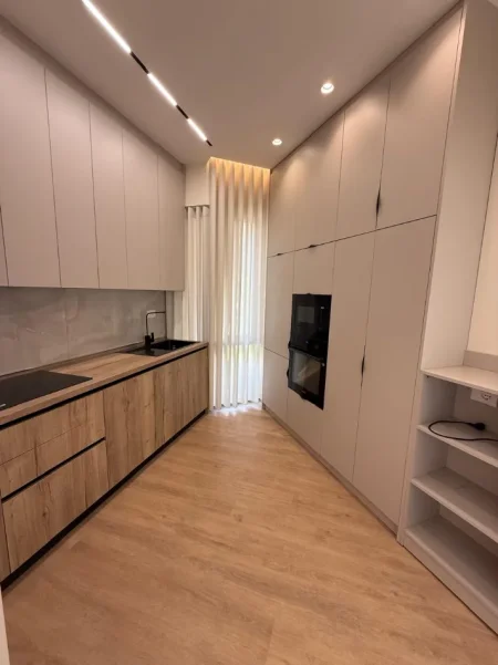 Tirane, jepet me qera Vile Vile 2 Katshe , 275 m² 5.000 € (Liqeni i Thate)