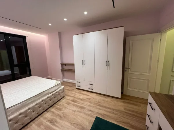 Tirane, jepet me qera apartament 3+1+Aneks+Ballkon Kati 7, 120 m² 1.200 € (Rezidenca Erli, Porcelan)