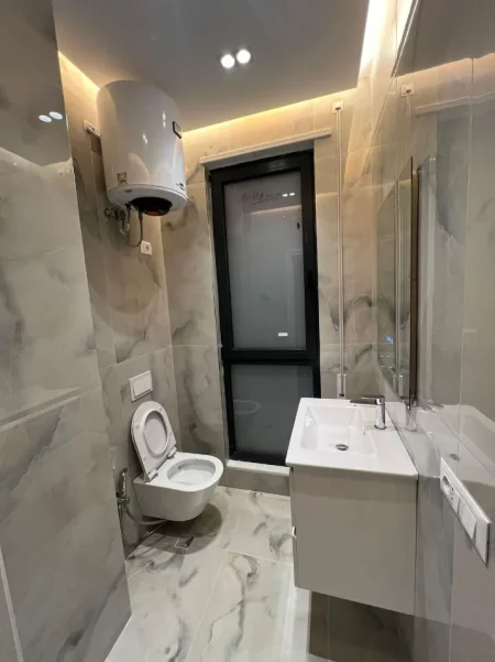 Tirane, jepet me qera apartament 3+1+Aneks+Ballkon Kati 7, 120 m² 1.200 € (Rezidenca Erli, Porcelan)