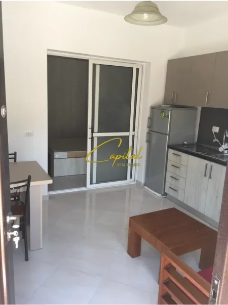 Tirane, jepet me qera garsonier 1+1 Kati 0, 40 m² 45.000 leke (RRUGA FORTUZI)