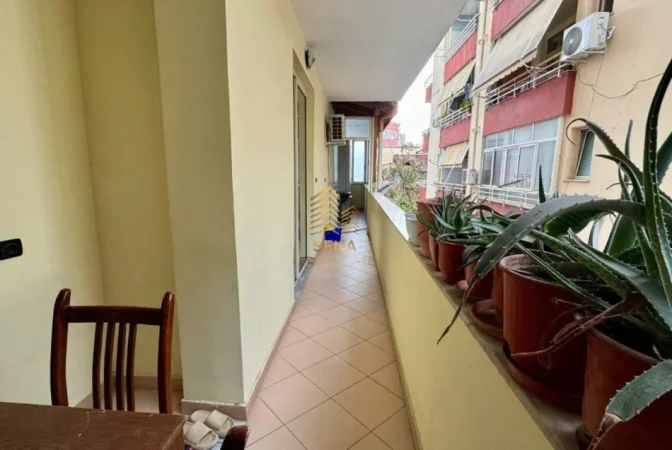 Tirane, jepet me qera apartament 2+1+Ballkon Kati 2, 85 m² 700 € (Kodra e Diellit)