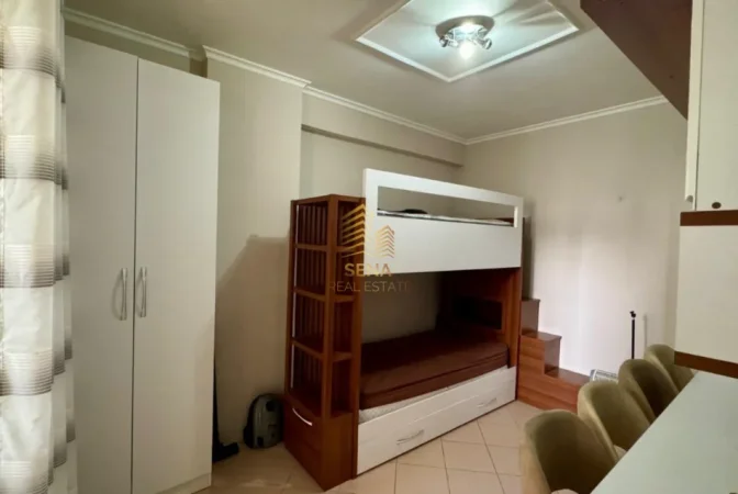 Tirane, jepet me qera apartament 2+1+Ballkon Kati 2, 85 m² 700 € (Kodra e Diellit)