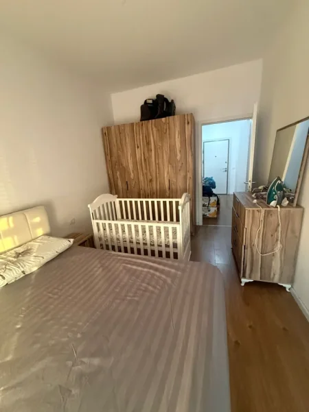 Tirane, jepet me qera apartament 1+1+Ballkon Kati 7, 61 m² 400 € (Rezidenca Kaimi, Ali Demi)
