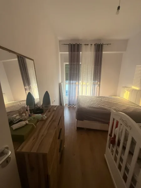 Tirane, jepet me qera apartament 1+1+Ballkon Kati 7, 61 m² 400 € (Rezidenca Kaimi, Ali Demi)