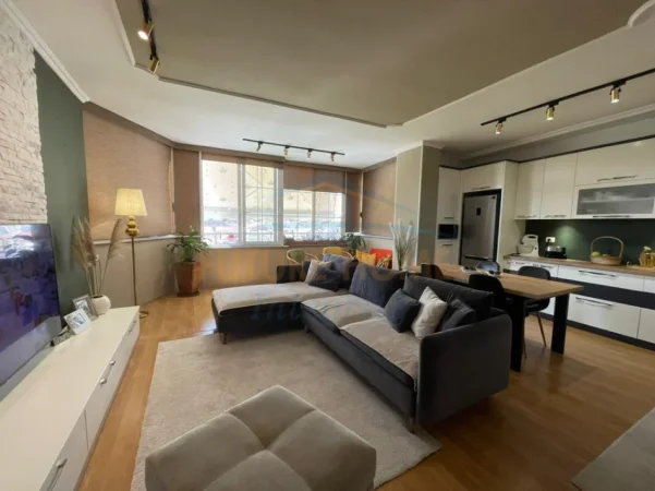 Tirane, shitet apartament 3+1+Aneks+Ballkon Kati 2, 109 m² 179.000 € (Fresku)