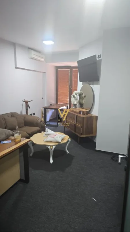 Tirane, jepet me qera ambjent biznesi Kati 3, 145 m² 1.800 € (SHESHI WILLSON)
