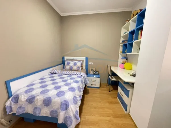 Tirane, shitet apartament 3+1+Aneks+Ballkon Kati 2, 109 m² 179.000 € (Fresku)