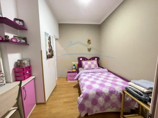 Tirane, shitet apartament 3+1+Aneks+Ballkon Kati 2, 109 m² 179.000 € (Fresku)