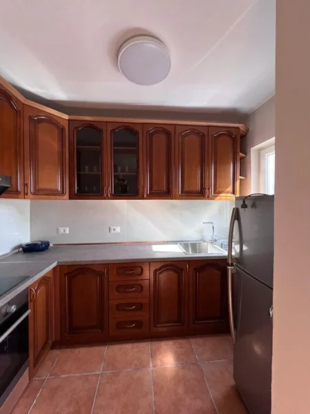 Tirane, jepet me qera apartament 2+1 Kati 4, 90 m² 600 € (Qytet Studenti)