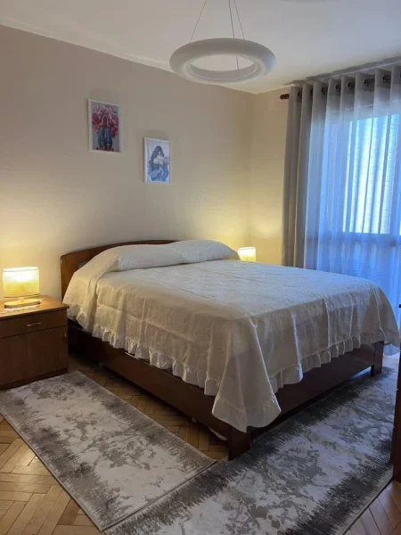 Tirane, jepet me qera apartament 2+1 Kati 4, 90 m² 600 € (Qytet Studenti)