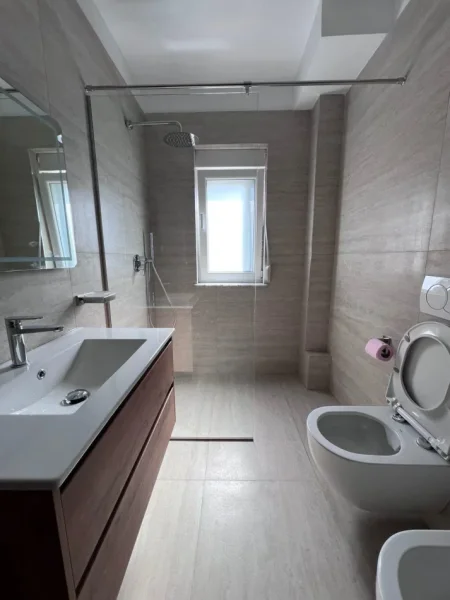 Tirane, jepet me qera apartament 2+1 Kati 4, 90 m² 600 € (Qytet Studenti)