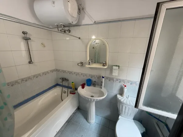 Tirane, jepet me qera apartament 2+1 Kati 5, 140.000 € (Brryli)