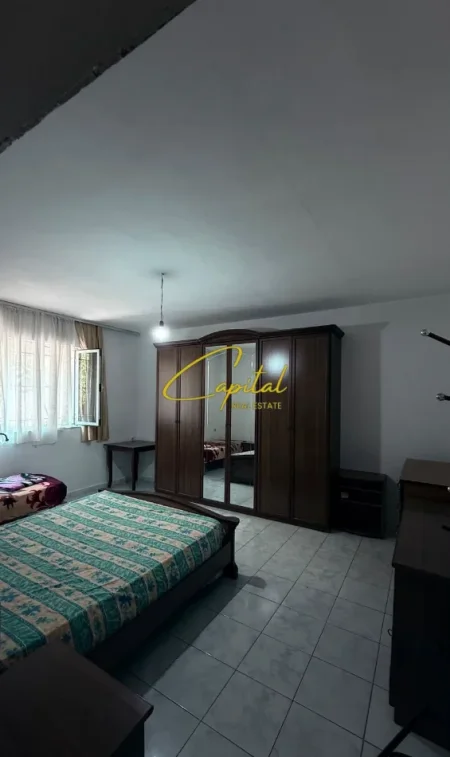 Tirane, jepet me qera apartament 1+1 Kati 1, 65 m² 400 € (ZOGU I ZI)