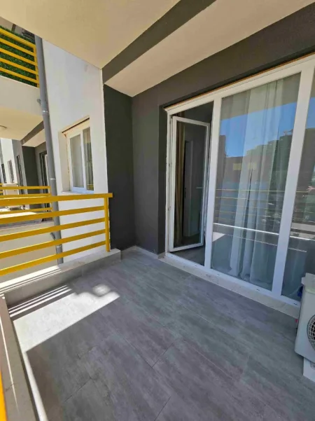 Tirane, jepet me qera apartament 1+1 Kati 4, 65 m² (Laprake)