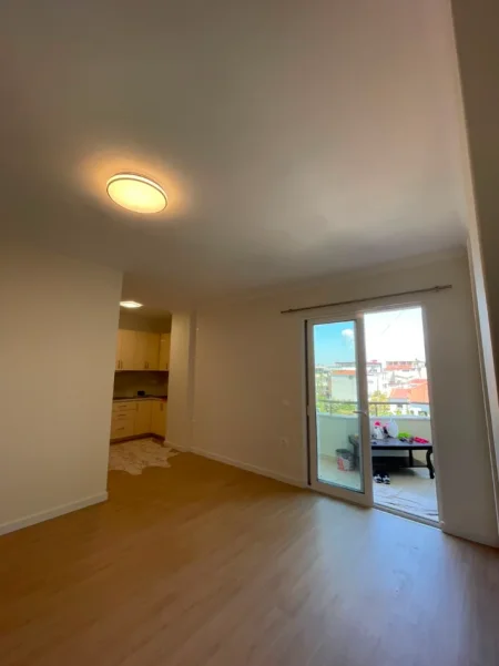 Tirane, jepet me qera apartament 2+1 Kati 2, 60 m² 600 € (selite)
