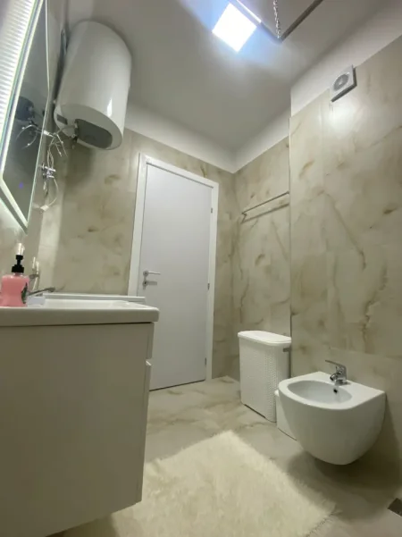 Tirane, jepet me qera apartament 2+1+Ballkon Kati 9, 100 m² 680 € (Dervish Luzha)