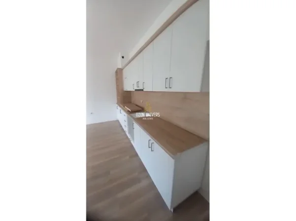 Tirane, jepet me qera apartament 3+1+Ballkon Kati 10, 130 m² 700 € (Fusha e Aviacionit)