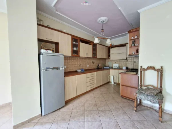 Tirane, jepet me qera zyre Kati 3, 147 m² 1.260 € 