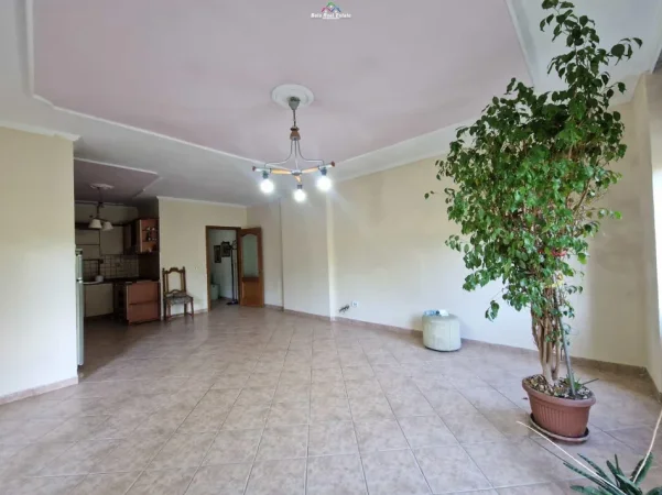 Tirane, jepet me qera zyre Kati 3, 147 m² 1.260 € 