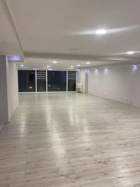 Tirane, shitet ambjent biznesi Kati 0, 134 m² 300.000 € (Hoxha Tahsim)
