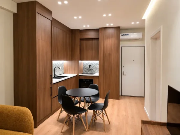 Tirane, jepet me qera apartament 1+1 Kati 8, 50 m² 470 € (ALI DEMI)