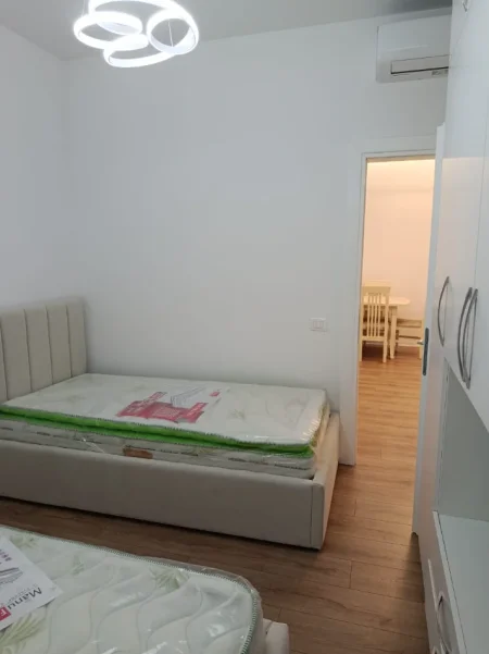 Tirane, jepet me qera apartament 2+1+Ballkon Kati 1, 90 m² 520 € (Gjon Krisli)