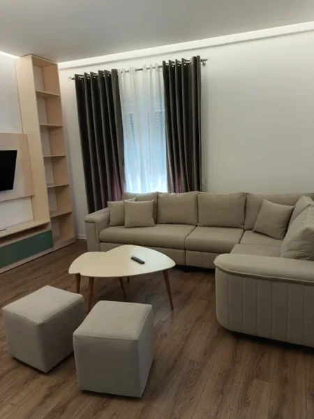 Tirane, jepet me qera apartament 2+1+Ballkon Kati 1, 90 m² 520 € (Gjon Krisli)