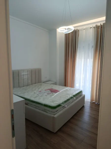 Tirane, jepet me qera apartament 2+1+Ballkon Kati 1, 90 m² 520 € (Gjon Krisli)