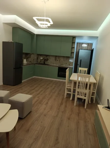 Tirane, jepet me qera apartament 2+1+Ballkon Kati 1, 90 m² 520 € (Gjon Krisli)