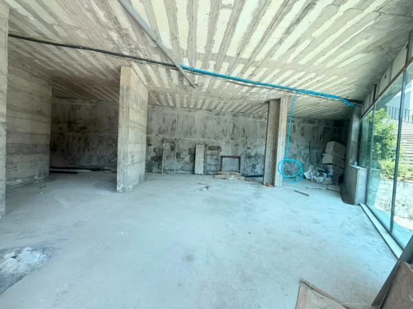 Tirane, jepet me qera ambjent biznesi Kati 0, 600 m² 4.500 € (Kopshti Zoologjik)