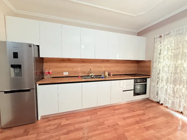 Tirane, jepet me qera apartament 2+1 Kati 2, 95 m² 600 € (Don Bosko)