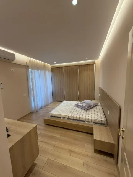 Tirane, jepet me qera apartament 2+1 Kati 2, 110 m² 900 € (Don Bosko)