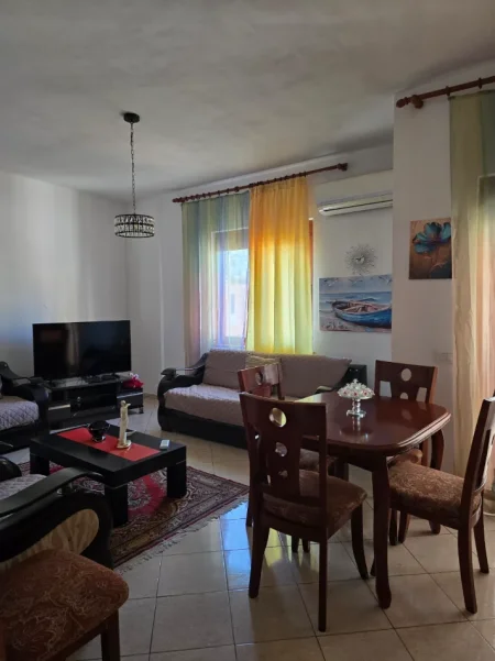 Tirane, jepet me qera apartament 2+1 Kati 3, 90 m² 650 € (Prane shkolles Siri Kodra)