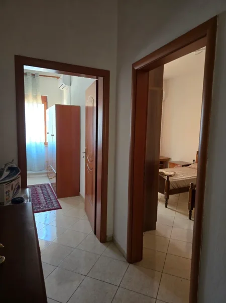 Tirane, jepet me qera apartament 2+1 Kati 3, 90 m² 650 € (Prane shkolles Siri Kodra)