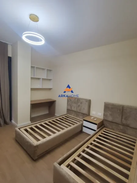 Tirane, jepet me qera apartament 2+1+Ballkon Kati 1, 120 m² 1.300 € 