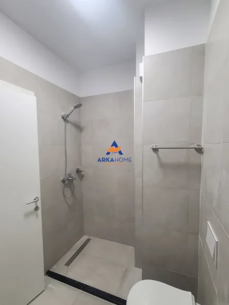 Tirane, jepet me qera apartament 2+1+Ballkon Kati 1, 120 m² 1.300 € 